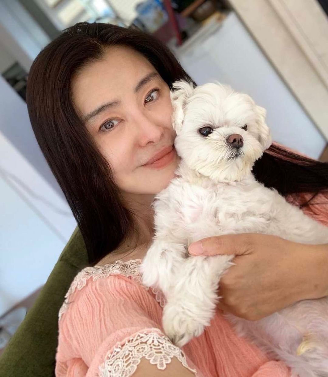 而最近王祖賢就始終戒掉了「P圖癮」,一連分享了多張自然淡妝的清雅照片,反而獲得網民激讚!