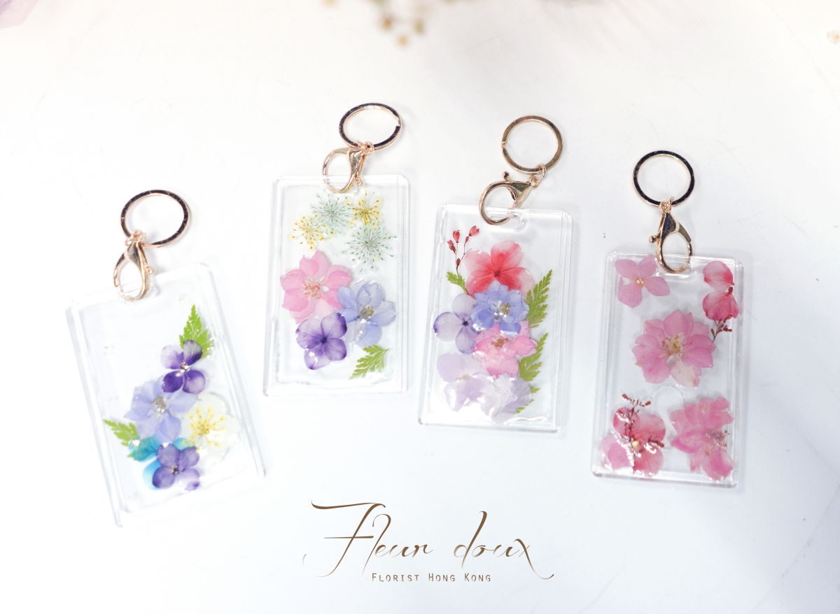 【文青好去處】平日愛做手工藝的文青女生們,和閨蜜又有好去處啦!Fleur Doux近日推出了一系列的押花DIY工作坊