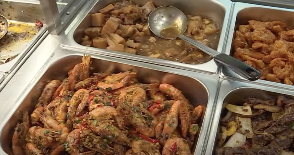 老闆提議一起食飯,叫大家到百佳一人揀一個餸。