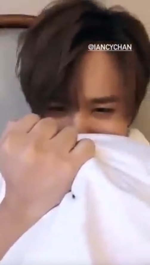 然後姜濤再對著鏡頭掩面痛哭