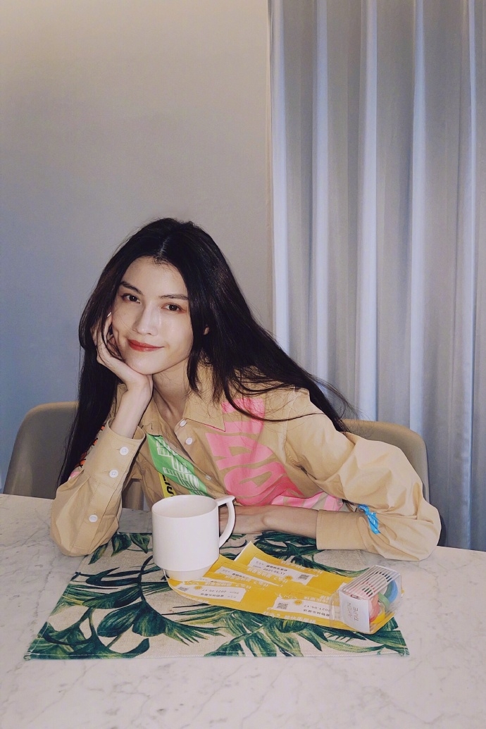 陳偉霆又與巴西名模 Bruna G Marth 爆出戀情,當時陳偉霆沒有承認,但女方就暗暗默認過。