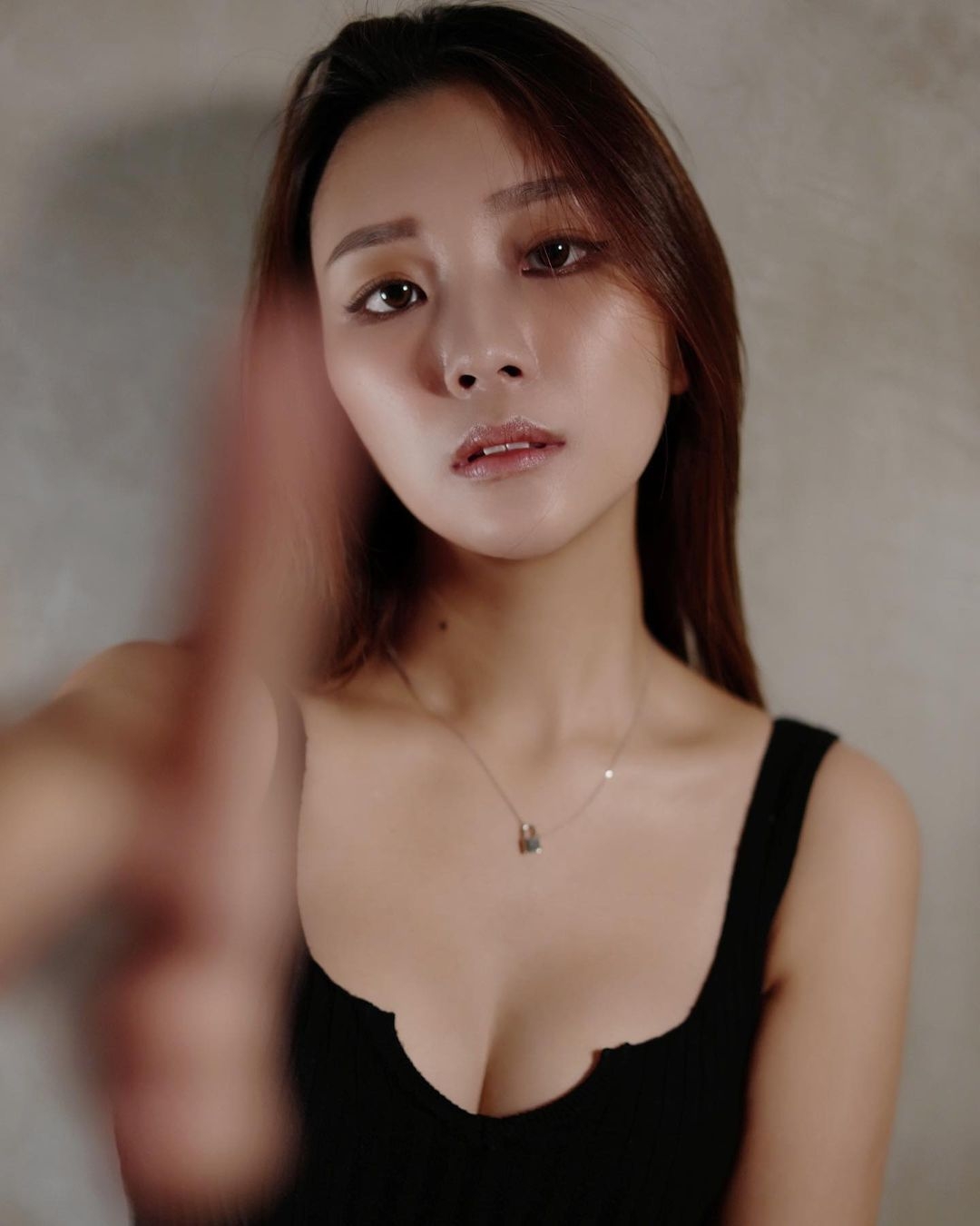 被視為大熱人選的1號梁允瑜(Chloe),於首輪淘汰賽已被foul走讓人大跌眼鏡
