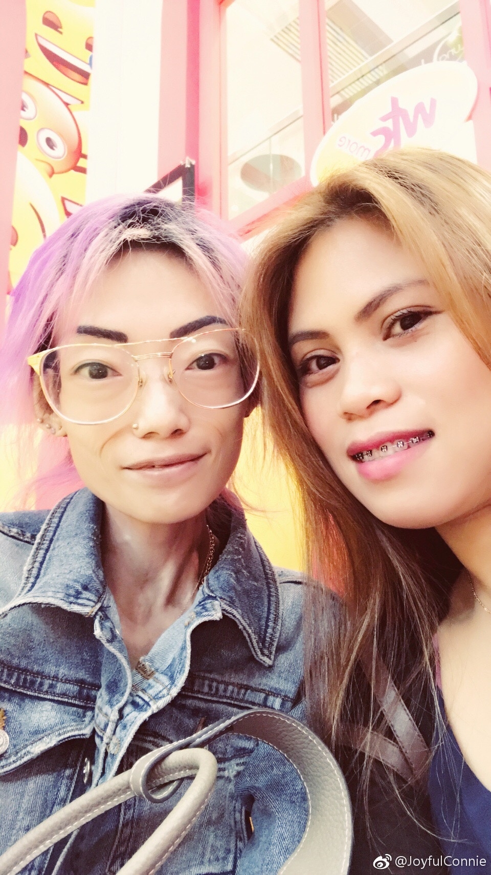 長年受到病魔折磨的 Constance 多年來經過爸爸的悉心照顧，已經在信仰中覓得解脫。