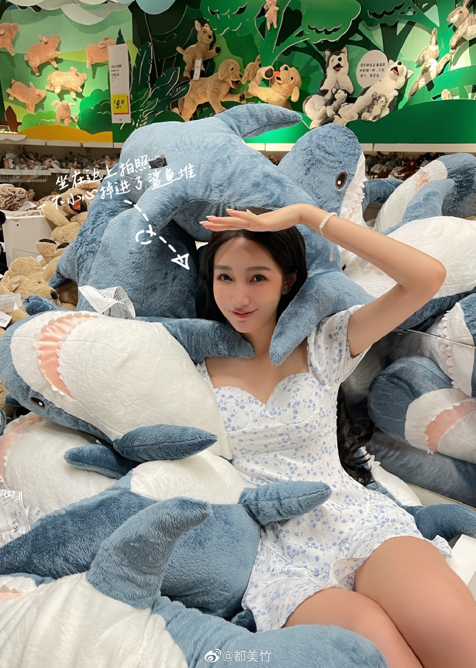 北京朝陽公安分局接獲吳亦凡母親吳秀芹報案,指控都美竹敲詐勒索
