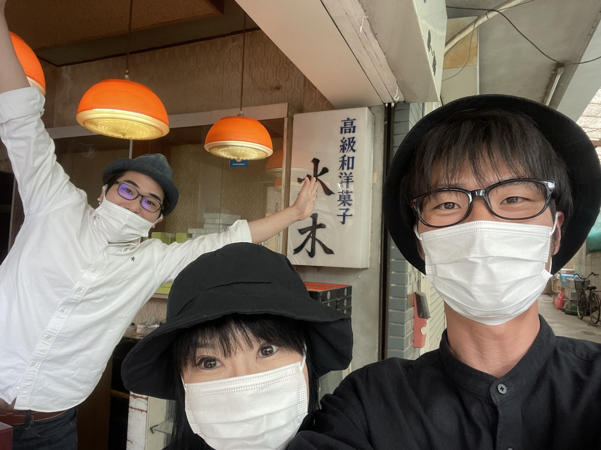 近日日本就有一對年齡相差足足 25 歲的 Youtuber 夫婦 Aki 與 Yoshitaka