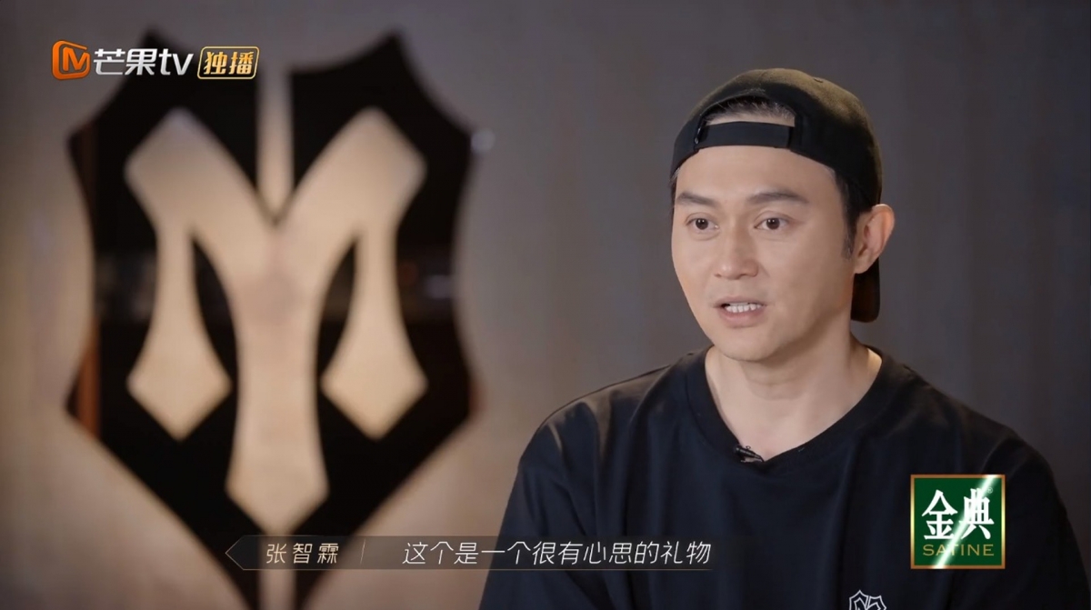 原來Chilam覺得印有老婆樣子的人形攬枕有點詭異，坦言：「好像蠻恐怖的感覺」。