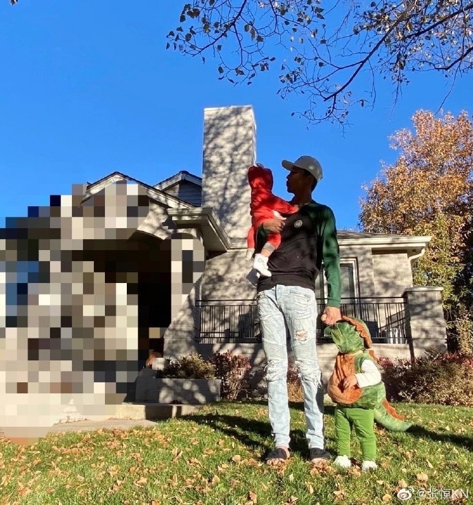 曾是內地當紅花旦的鄭爽自年初捲入代孕棄養風波、陰陽合同、天價片酬、偷逃稅等負面新聞後,形象盡毀兼被內地官方封殺