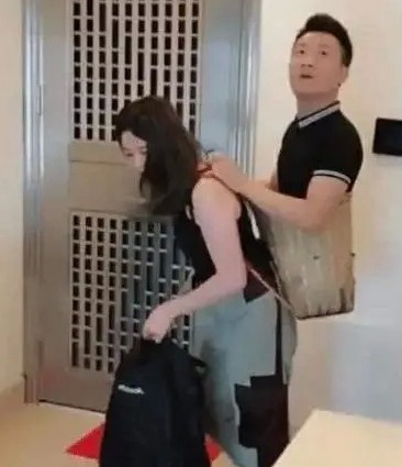 小波理直氣壯地坦言自己變心,還揚言要離婚並把孩子交給阿嬌照顧