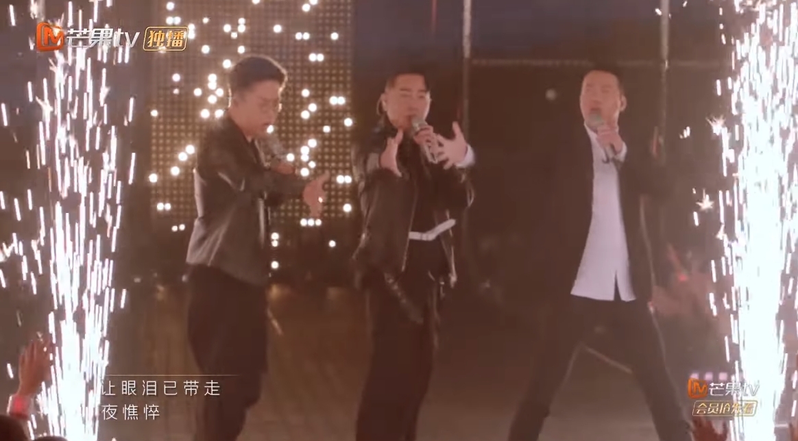 而他們首次表演的舞台,陳小春則演唱了自己的《叱吒紅人》,而謝天華則演唱了《原來你什麼都不要》,後來三人就以古惑仔的《友情歲月》作結打響頭炮,令全場氣氛高漲!
