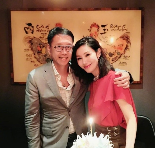 許晉亨於 2008 年跟李嘉欣結婚時,何鴻燊曾公開嘲諷回應兩人結婚一事
