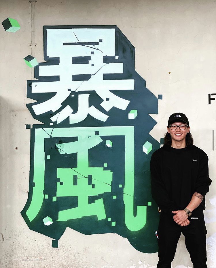 除下眼鏡的他型格得可媲美一眾明星,瞬間成為熱話!