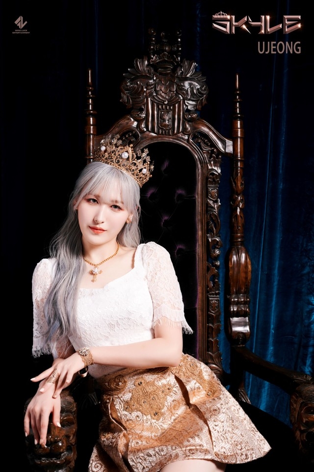 成員Ujeong(이유정)是SKYLE的忙內