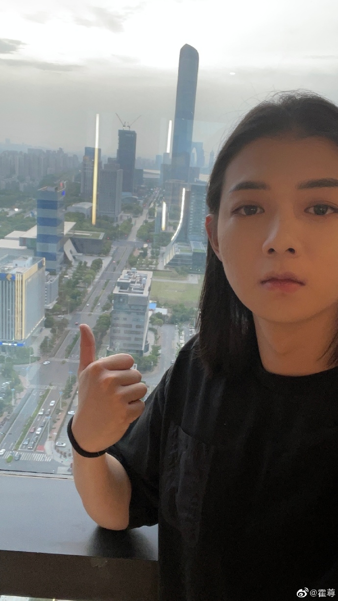 霍尊交往九年的前女友竟在社交平台爆料
