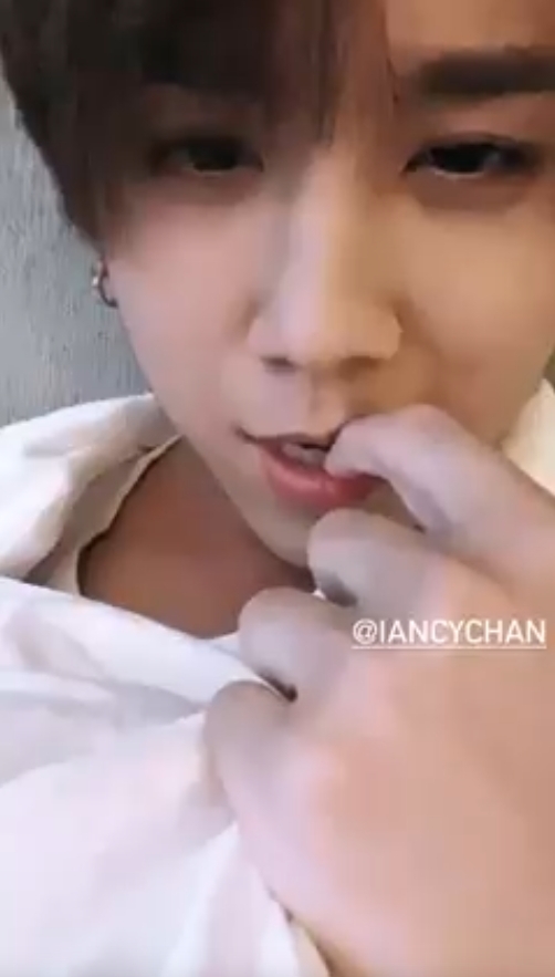 第二條片中姜濤繼續咬手指