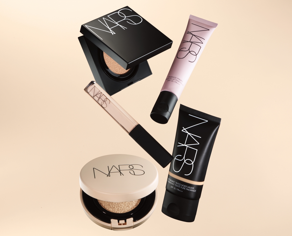美編出門都必定帶備 NARS Cosmetics 皇牌底妝 3 件法寶喺袋,隨時化出持久貼服零瑕底妝