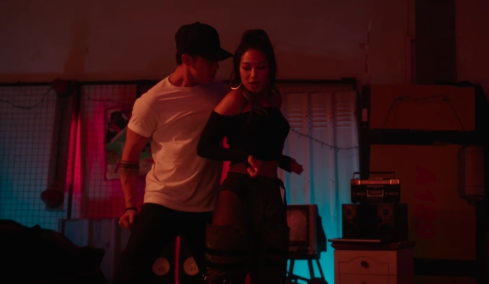 身形外貌健碩的Stanley(邱士縉)他2018年在Super Girls成員吳嘉熙的單曲《把持》MV中火辣熱舞。