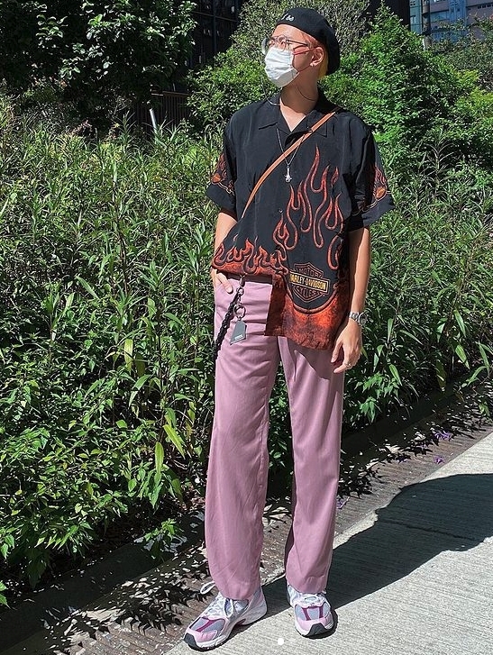 不少網民在網上找到正發售該款波鞋的外國網店,不少人以波鞋的價錢推算他拍廣告的收費,平均價$25000