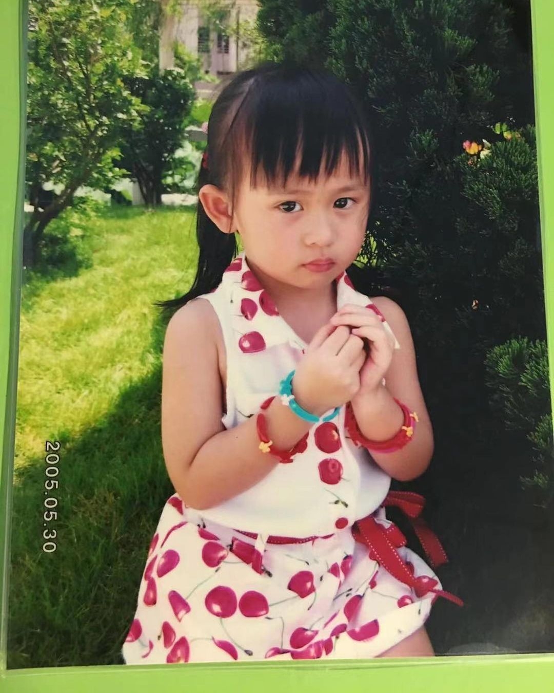 而回看洗米嫂以往與囡囡 Virginia 的合照, Virginia 的確愈大愈似媽媽!