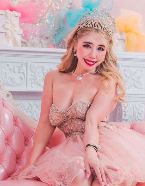 日本節目《ノブナカなんなん》最近訪問了一位沉迷當公主的女士,橋本サリ(橋本Sari)