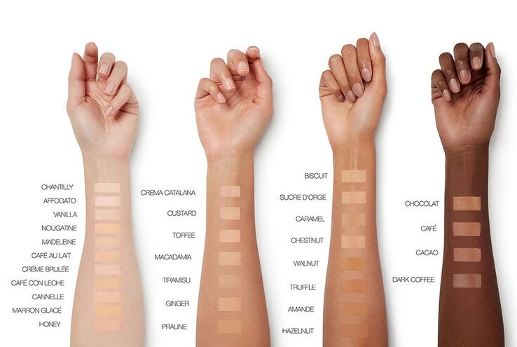 NARS 嘅「光亮柔滑遮瑕霜」仲超易上妝,多效持久配方柔滑易推,又唔會遮到一撻撻