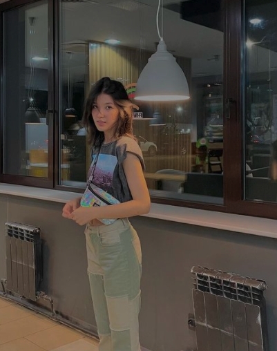 Yurana Anarali 也曾經展示了自己拍照前的準備動作