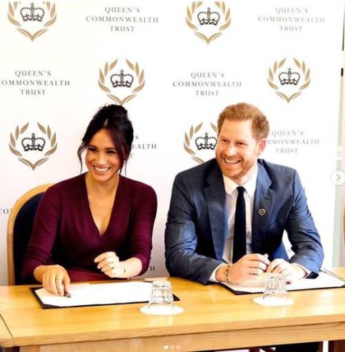 哈里王子和梅根在今年 3 月接受美國名嘴 Oprah Winfrey 的專訪時指控英國王室存在種族歧視