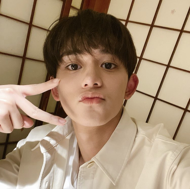 近日Lucas被爆與女粉絲交往