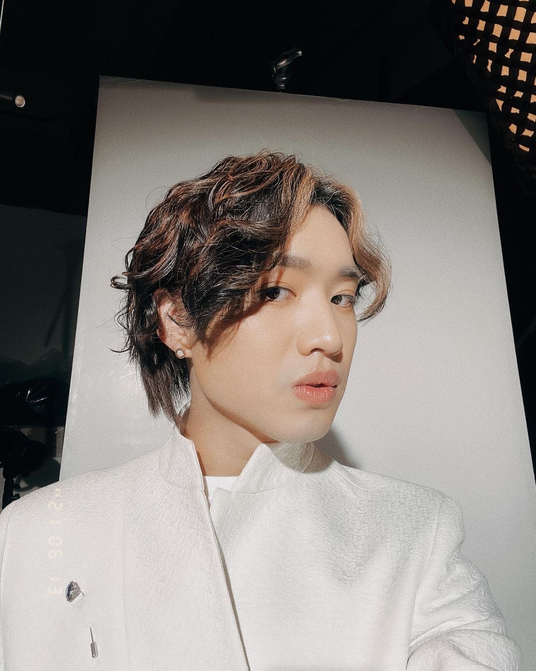 拿著MIRROR成員阿Jer(柳應廷)的照片去髮型屋照著電曲,怎料電髮後的效果與理想相差甚遠~