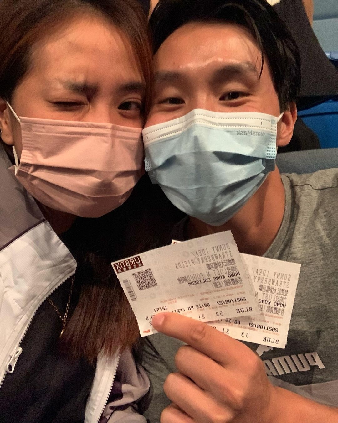而近日,29歲香港「跳馬王子」石偉雄就上傳了一張與植詠珊(Cathy)一同欣賞方皓玟演唱會的親密合照,令姐弟戀情隨即曝光!
