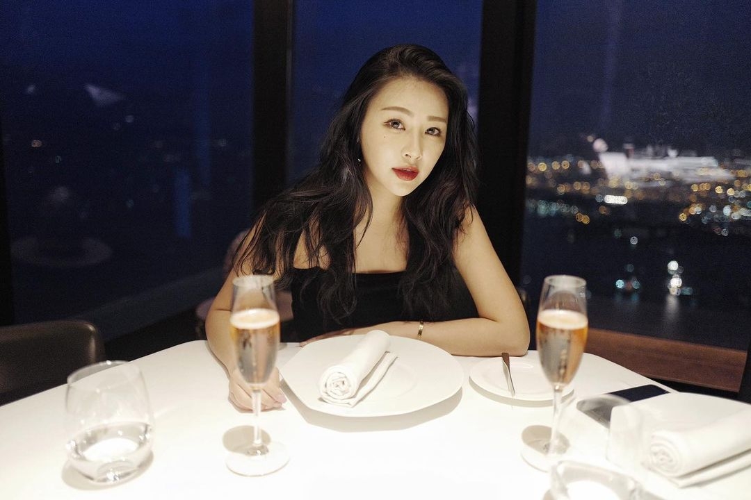 蔚雨芯之所以突變富貴,全因是在 2018 年與大馬鄭姓富二代男朋友交往