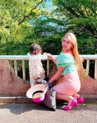 橋本Sari原來還有另一秘密身份,她現在更是養育3位孩子的單親媽媽