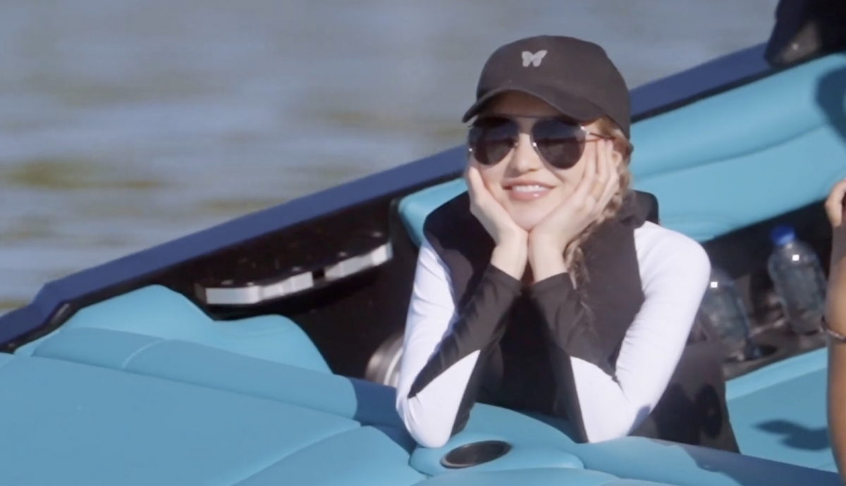 羅昊指二人的戀愛狀態就是他追著周揚青跑,