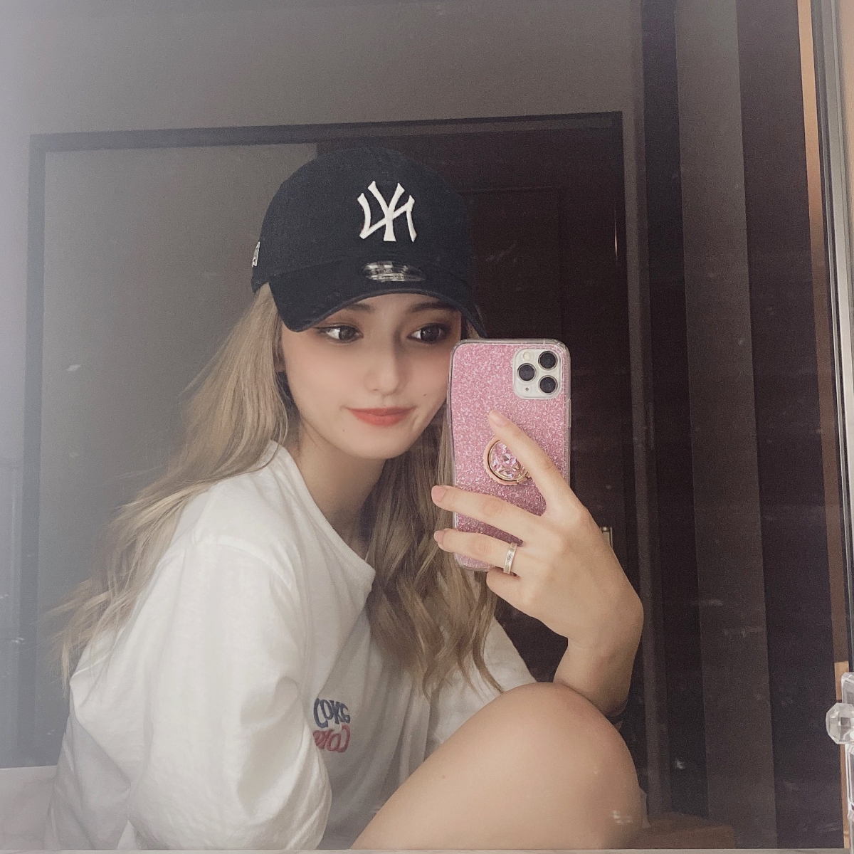 日本高一生Mizuki 的一頭金髮和濃妝就和網民幻想中的青春女學生有出入