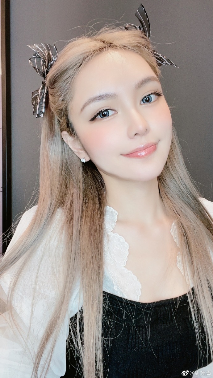 周揚青有點慘