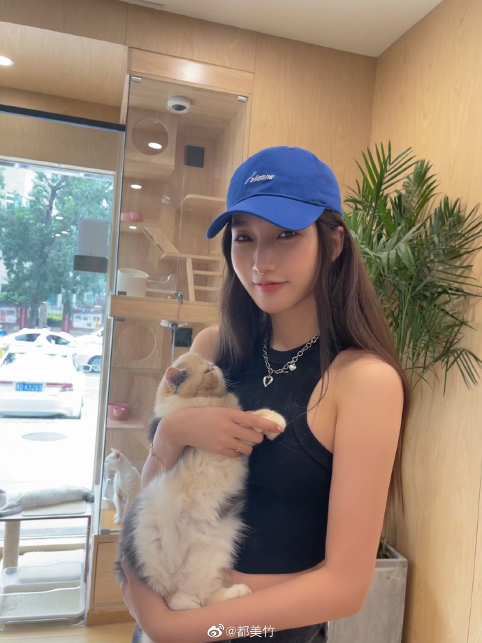 報案指控都美竹勒索,促警方進一步調查?