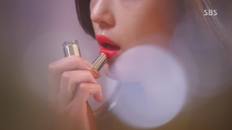 阿富汗女性禁止使用化妝品和穿高跟鞋
