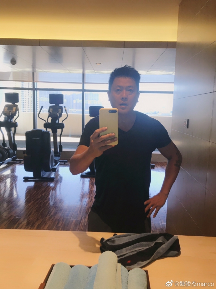 他在本月初以$1850萬賣出愛巢,有指他將會與同樣持有這物業的前妻張利華平分這筆錢
