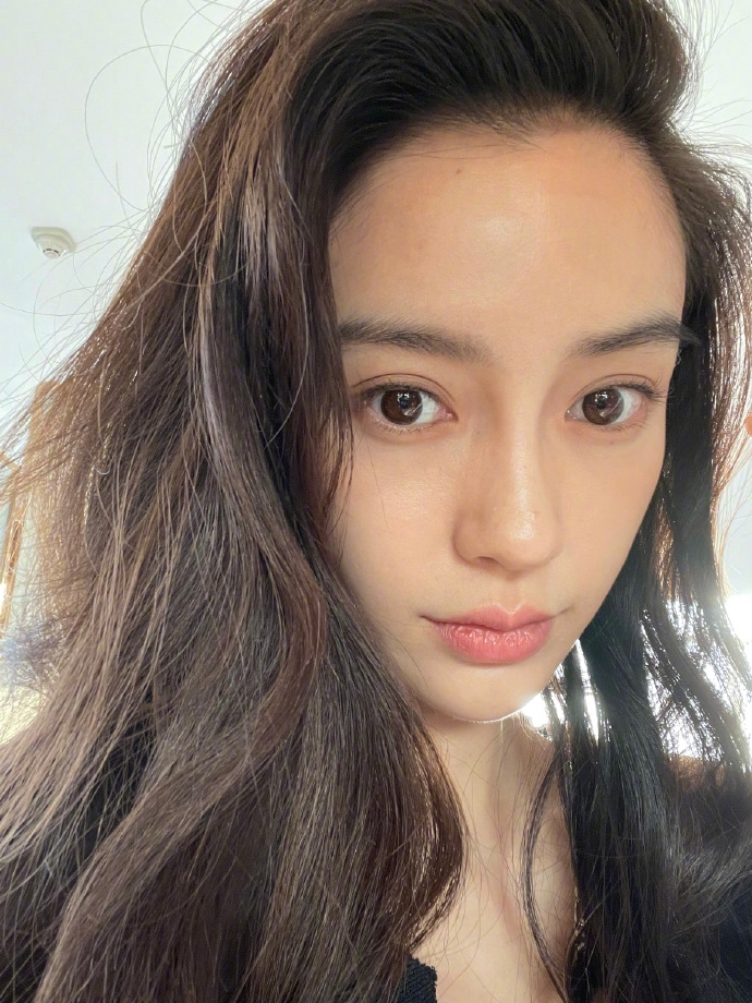 夾雜了Angelababy的素顏自拍