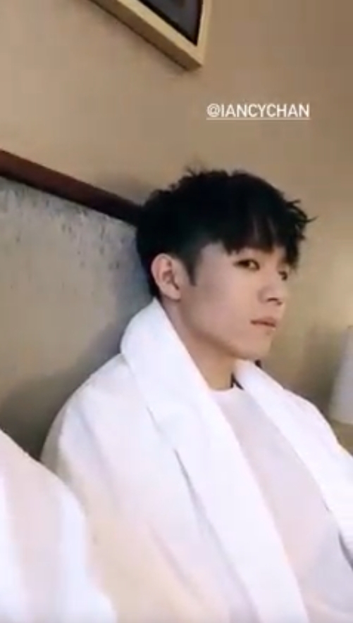 再將鏡頭轉向身旁的 Ian