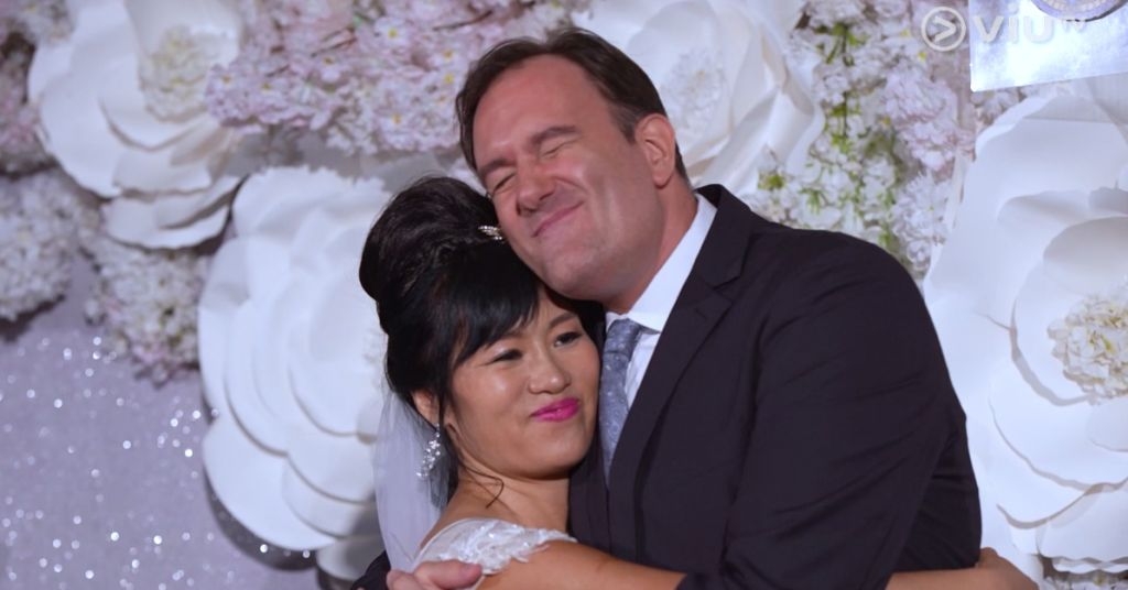 七仙羽背景學歷無得輸!七師傅與老公Gerald相擁接吻,跟在場來賓一一合照,猶如真的辦了婚禮般甜蜜。