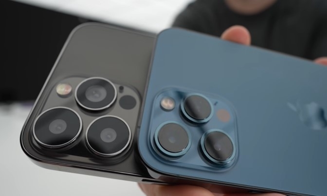 【iPhone 13顏色價錢設計】YouTuber Unbox Therapy 曾以 iPhone 13 Pro Max 的模型機及 Phone 12 Pro Max 作比較