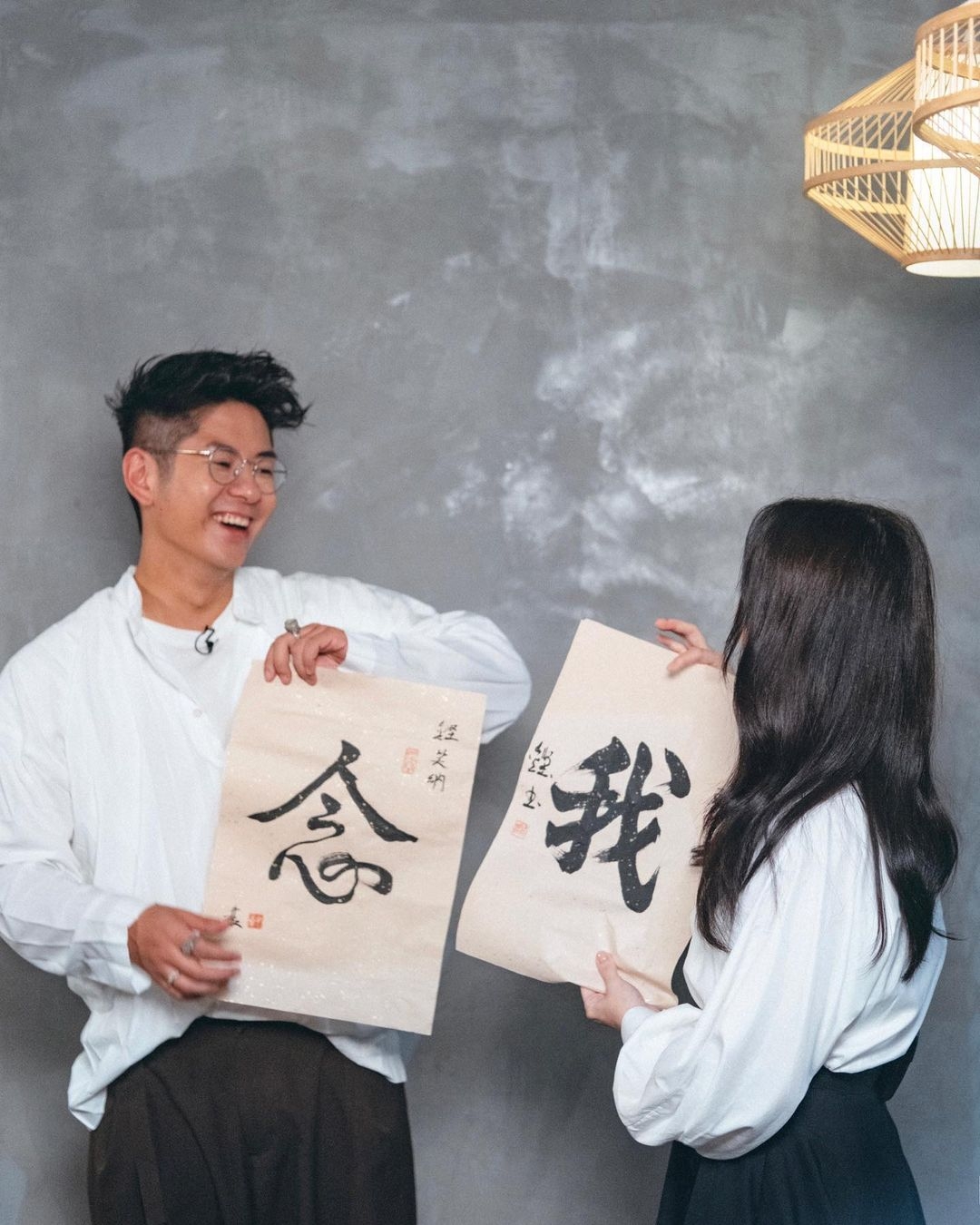 許廷鏗、謝安琪兩位熱愛藝術的靈魂,在節目中就先去學書法,再去學茶藝,相當靜態!