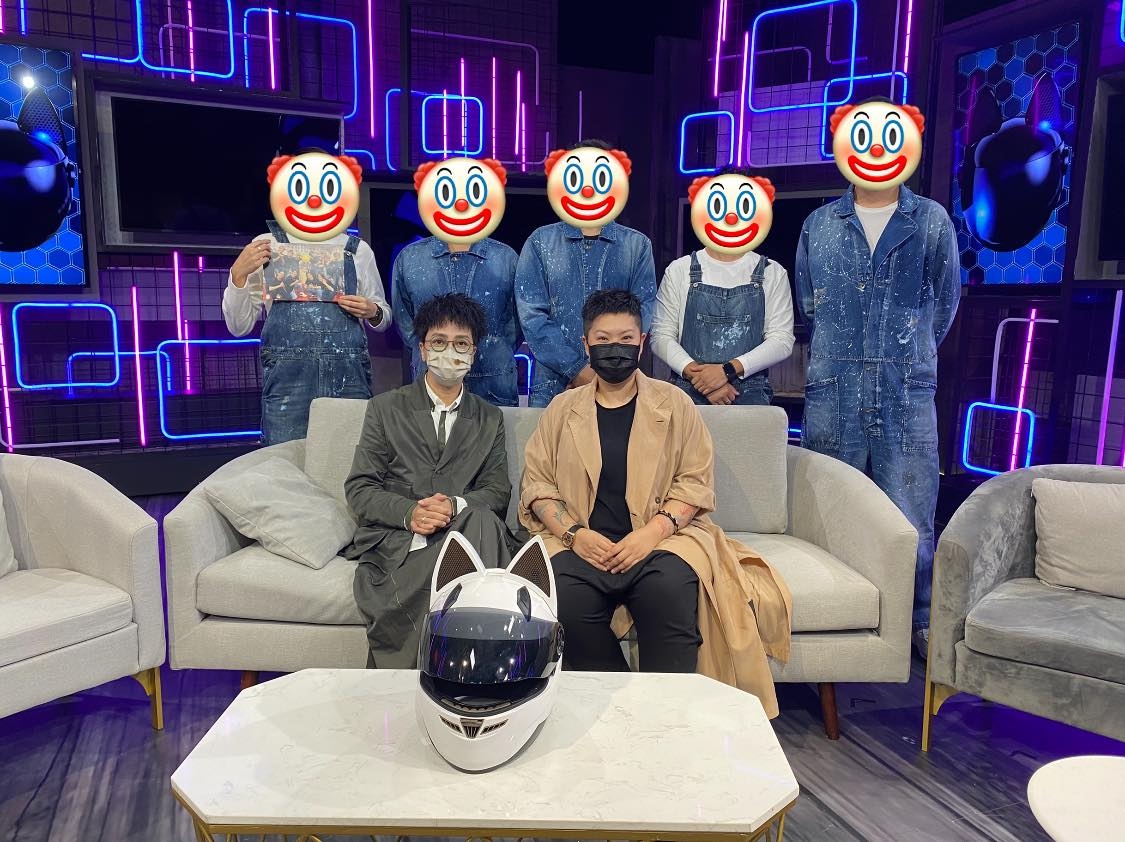 在「關注組」於網路上爆紅後，不少媒體、電視亦紛紛爭相訪問版主 RC！無論是電台節目《早霸王》、VIUTV《晚吹-又要威又要頭盔》都找來 RC 做訪問