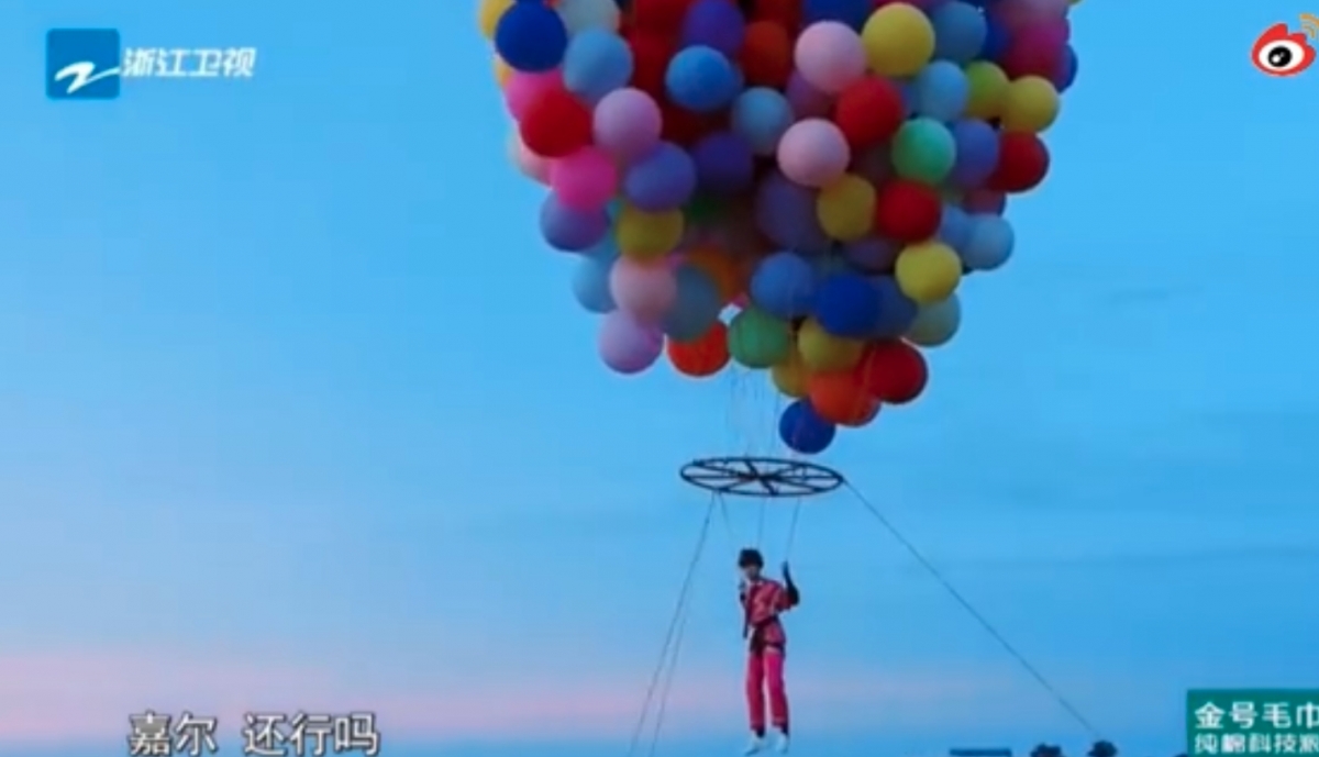 王嘉爾拍攝嗨放派綜藝十分危險,為節目效果