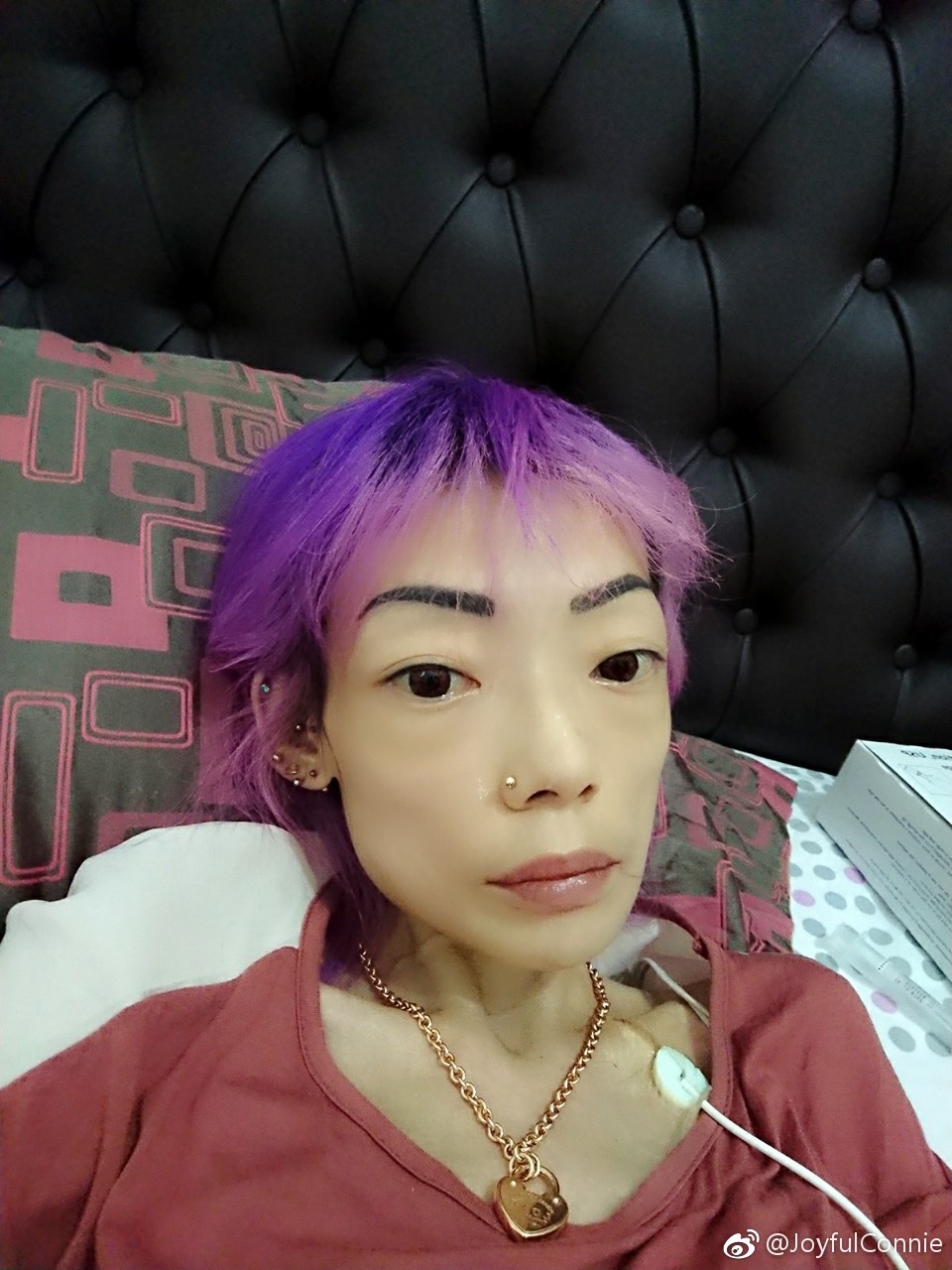 令 Constance 需要進行多達十多次的手術，切走胃部同大部分腸臟，連正常進食都有困難，只能靠注射營養液維持身體機能。