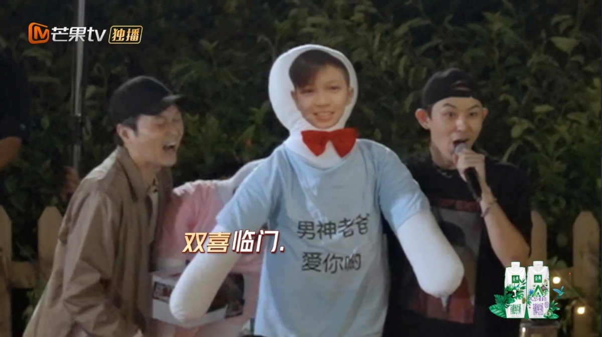 Chilam指明白敖犬的用心，答謝他送了一份如此有心思的禮物，知道用意是希望他在拍節目沒家人在身邊時