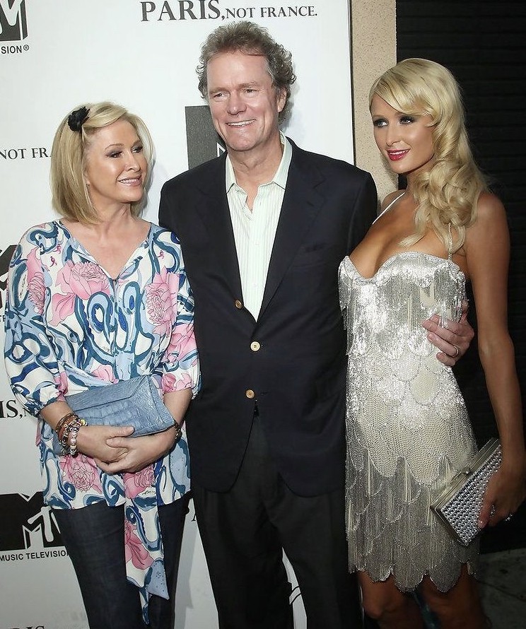 Pairs Hilton的母親是著名女演員Kathy Hilton