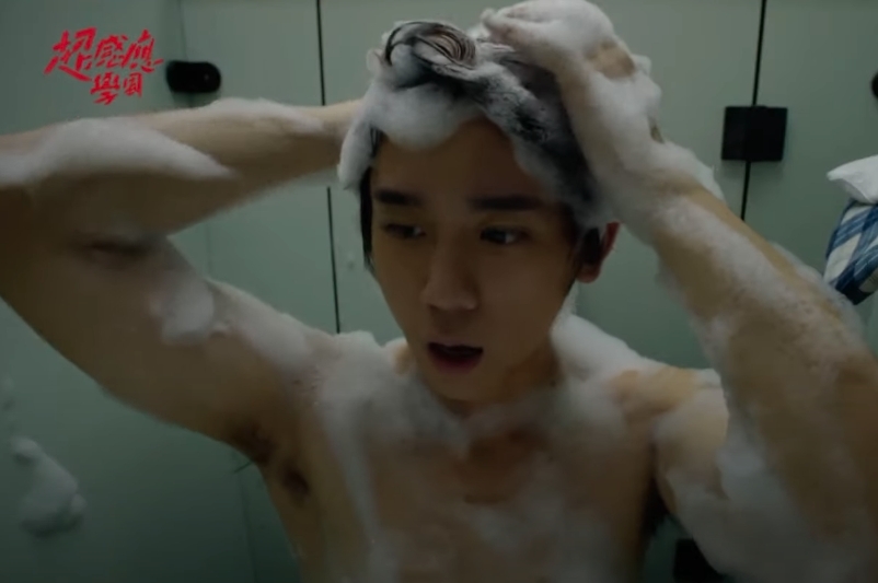 不過也能隱約看到姜濤的微壯身形，向粉絲大放福利