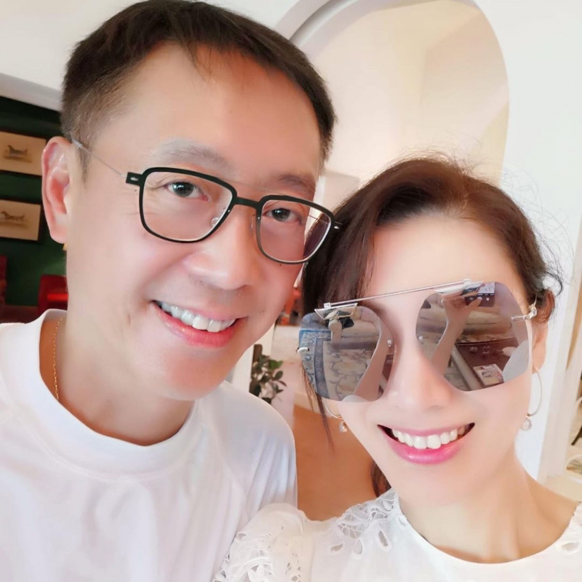 許晉亨的爸爸許世勳於 2018 年離世,據悉許晉亨的爺爺將家族資產以基金管理形式處理