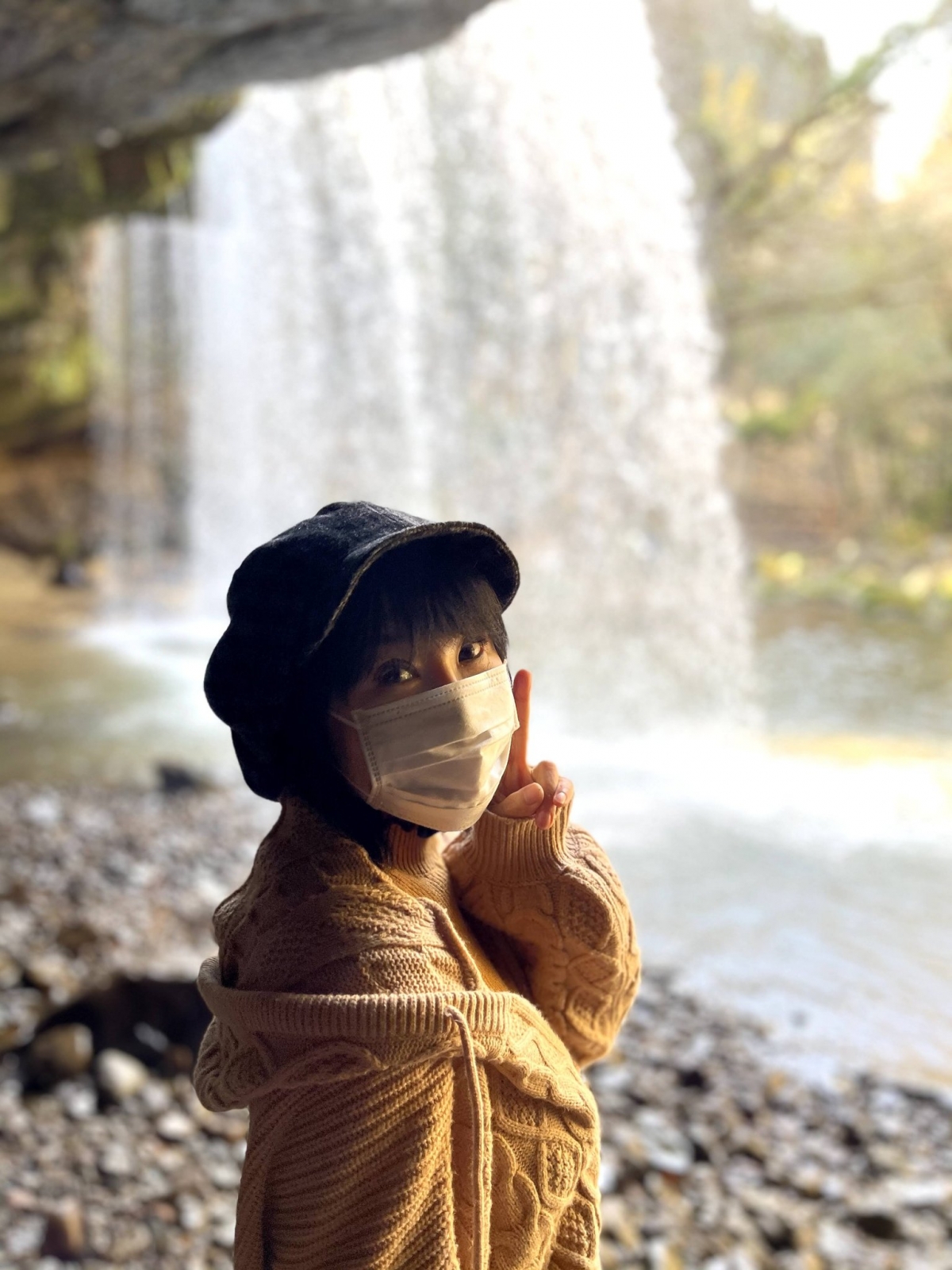 而來自日本Youtube 網紅「25歳逆年の差夫婦」的 Yoshitaka,